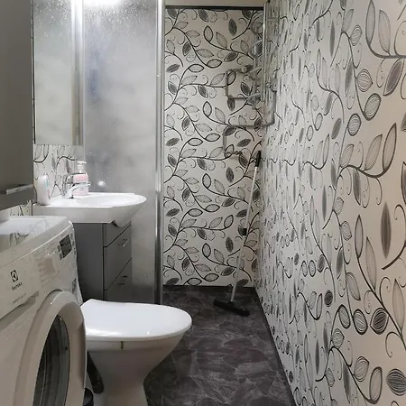 Elza - Modern Flat In Naerpes Centre - 24h Check In Apartamento